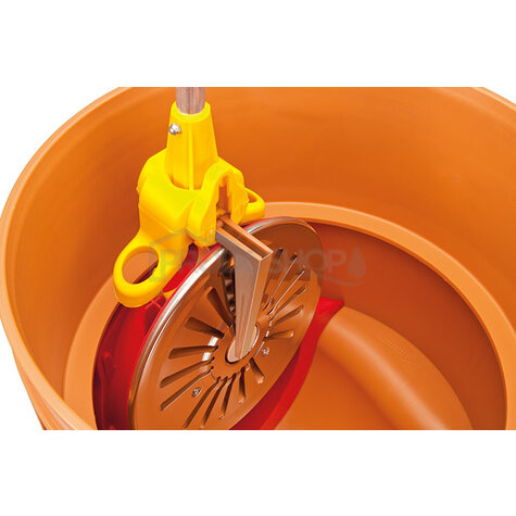 Schéma zapojení: Šachtové dno DN 315 má zpětnou klapku a 2 vstupy DN 160. Na stoupací potrubí použijte hladkou troubu ø 315.